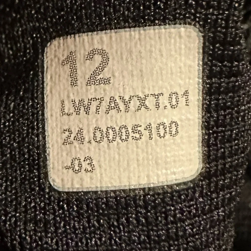 Lululemon Women’s Hotty Hot Short High-Rise Long 4"
Black Size 12 - Picture 10 of 11